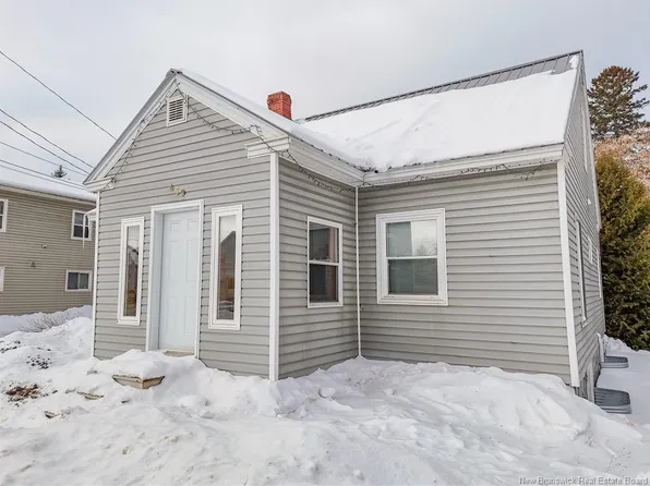 459 Main St, Woodstock, NB E7M 2B7