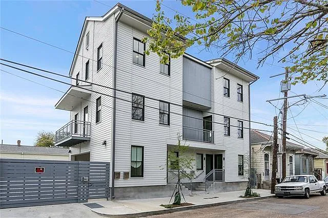 3431 Chartres St #6 — Photo 1