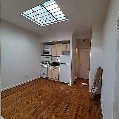 3rd image of 352 E 89th St APT 4D