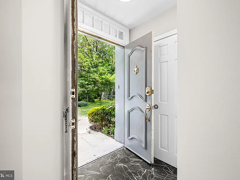 15 Llanfair Rd #D — Photo 4