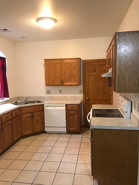 2 bed, $1,200 — Photo 2