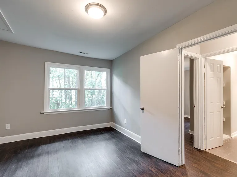 2112 Newbourne St — Photo 5