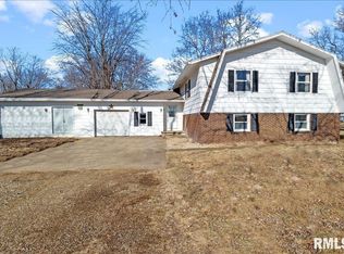 82 Clear Lake Rd, Dawson, IL 62520