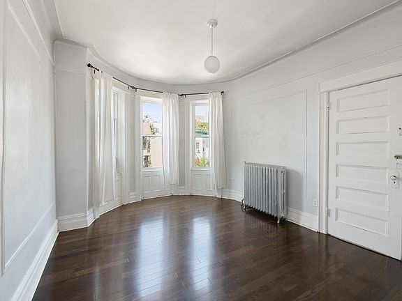 4th image of 51 E 31st St #2
