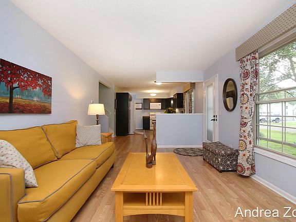 5th image of 2119 Engleside Dr SE