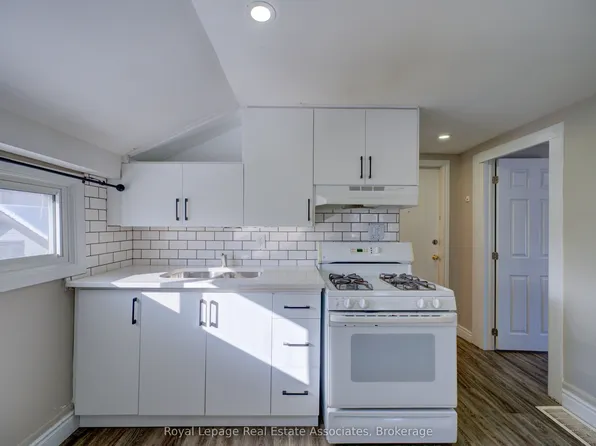 24 Duke St #3, Brantford, ON N3T 3T4