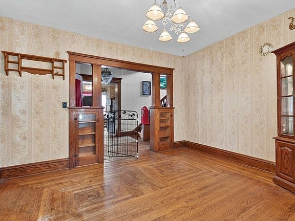 12th image of 310 Snow St