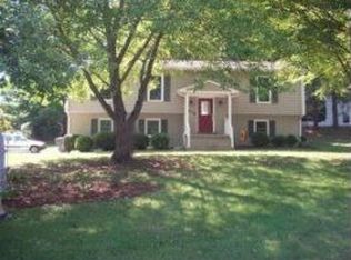 2615 Charing Cross Dr, Roanoke, VA 24018