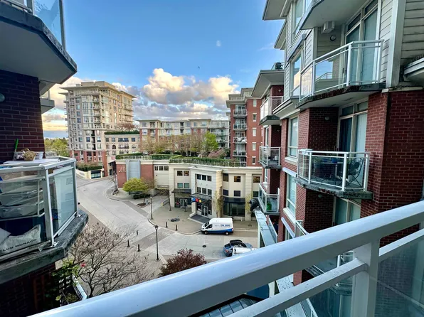 4028 Knight St #516, Vancouver, BC V5N 5Y8