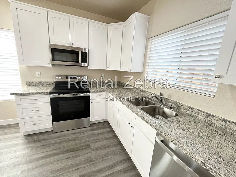 1310 Playa Del Rey Dr — Photo 8