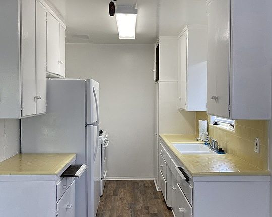 2nd image of 881 Kincaid Ave #2