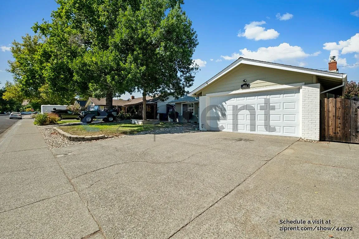 3 bed, 1168 sqft, $2,950 — Photo 2