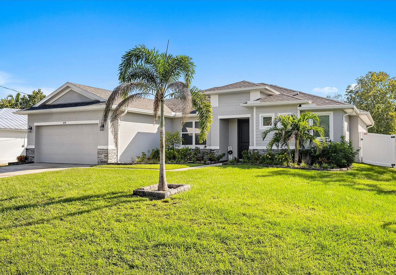 4 bed, 2.5 bath, 2077 sqft, $3,000 — Photo 2