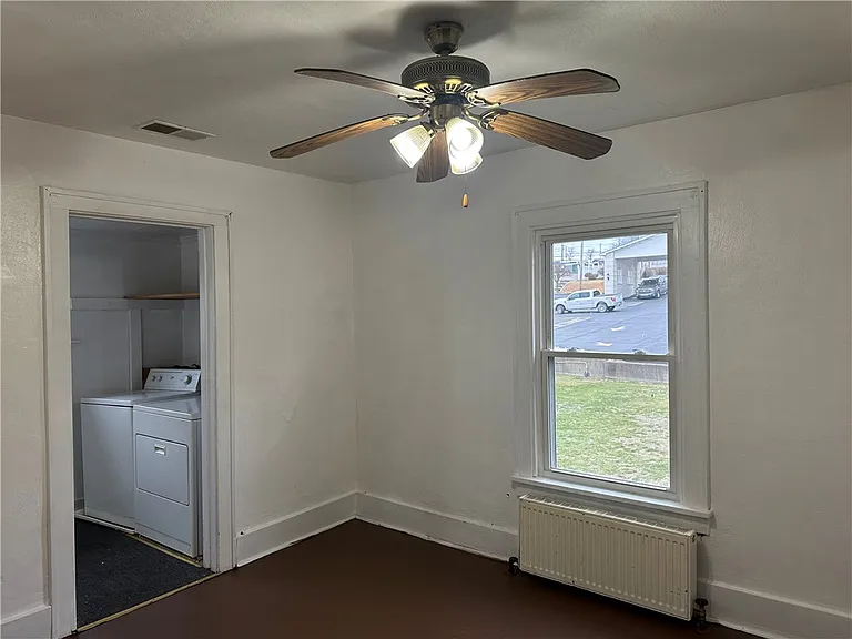 187 E Katherine Ave — Photo 3
