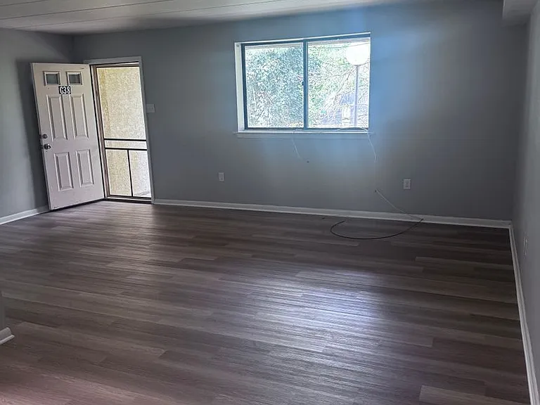 Valley Brook Apartments — Photo 3