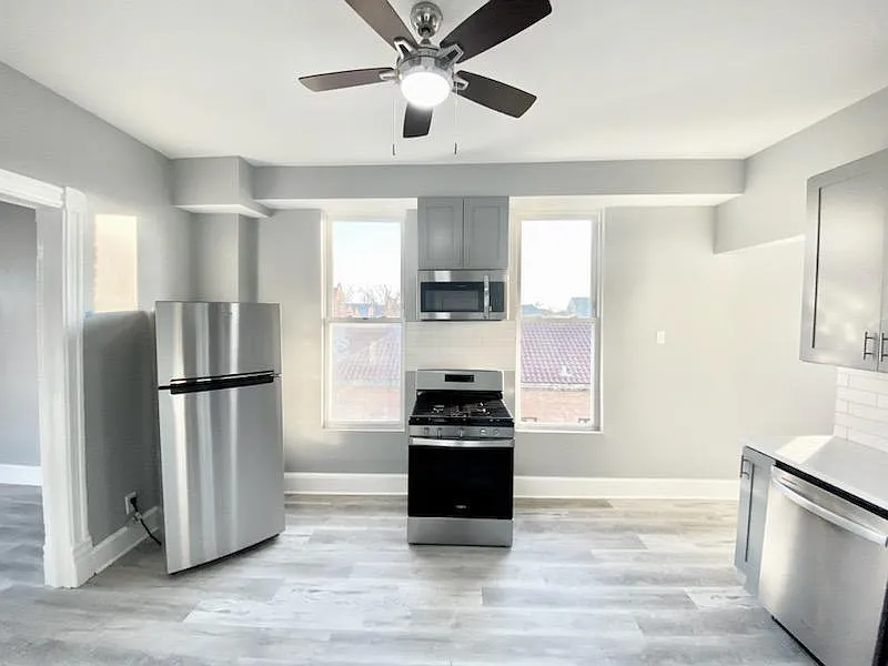 2 bed, 800 sqft, $1,600 — Photo 2