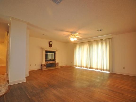 3rd image of 321 Renwood Cir
