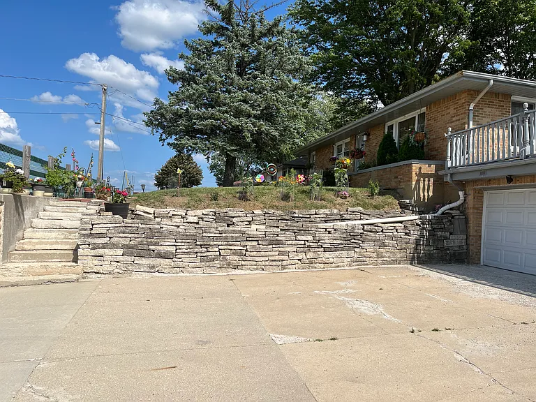 2841 W Rawson Ave — Photo 2