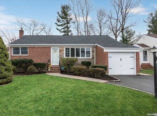 29 Lewis Ln, Syosset, NY 11791