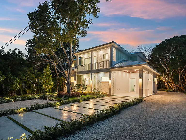 114 Royal Ln — Photo 5