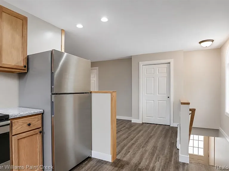 70190 N Main St #5 — Photo 2