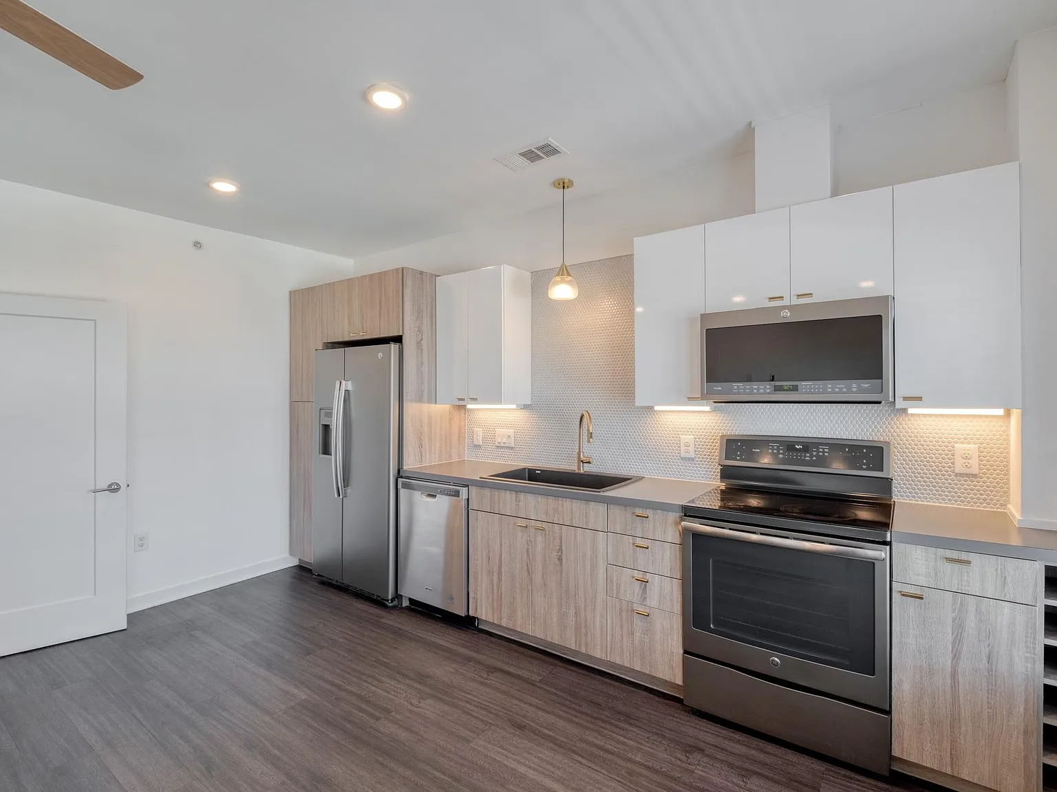 1 bed, 1.0 bath, 749 sqft, $1,550 — Photo 3