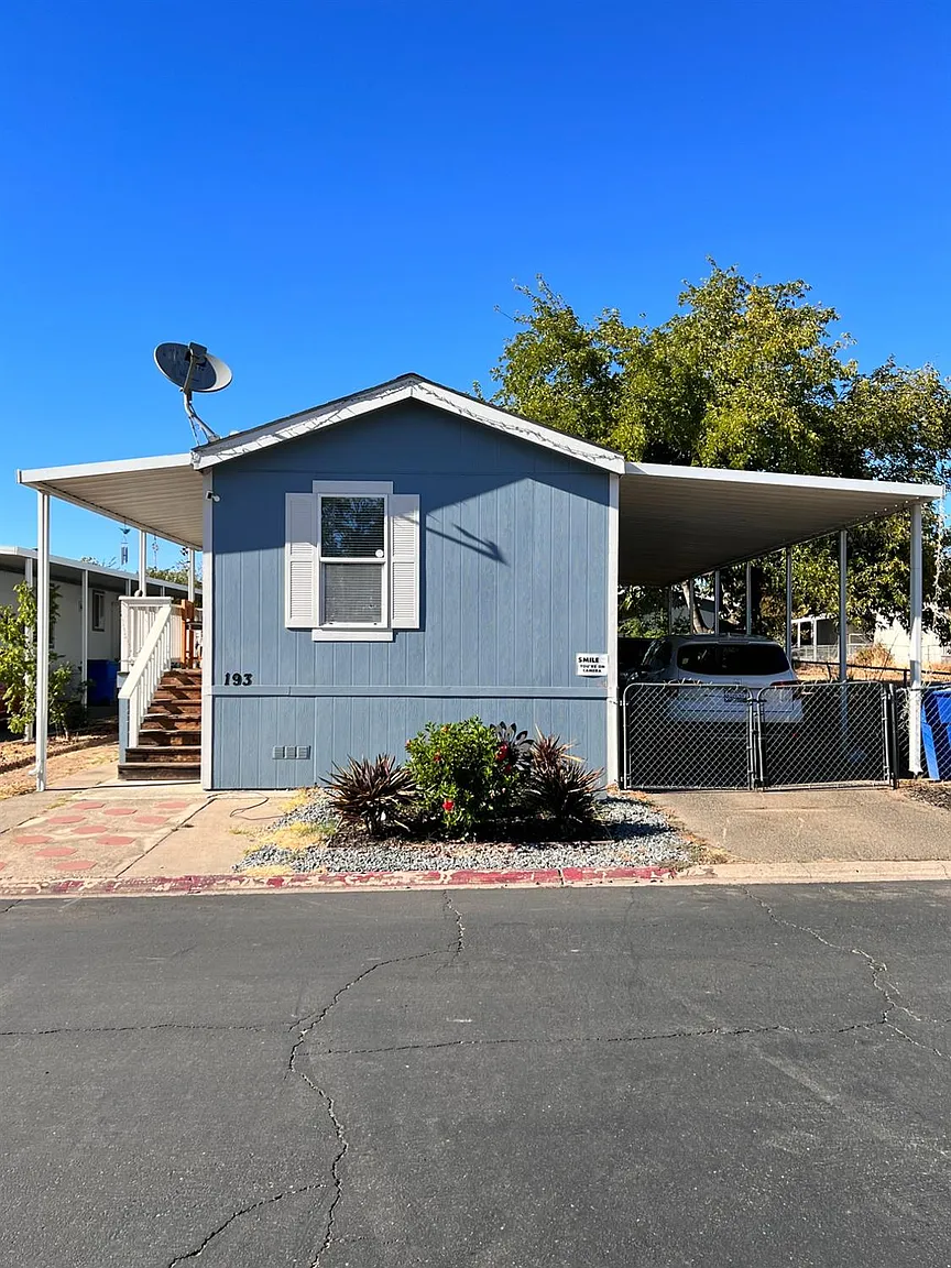 193 Village Cir photo 1