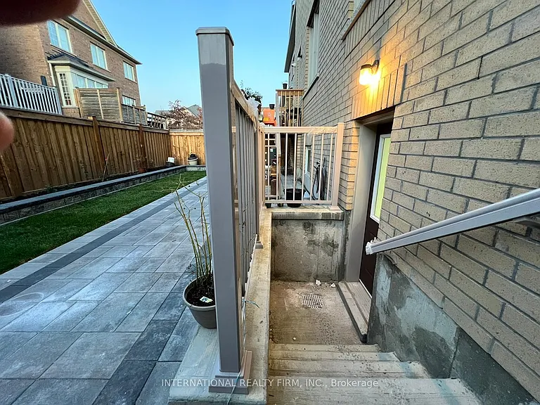 216 Wesmina Ave — Photo 6