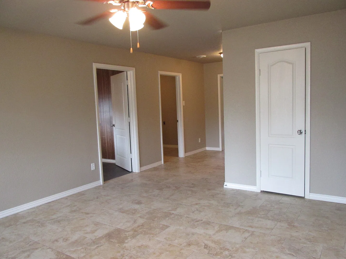 Move In Special: $500 November Rent With 1,000.00 Deposit. Total November Rent 1500.00 — Photo 3