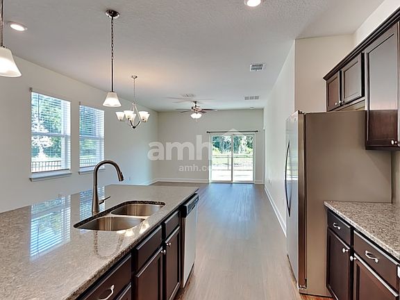 3rd image of 916 Walden Pond Dr