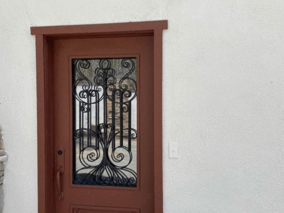1st image of 4012 E La Veta Ave #1