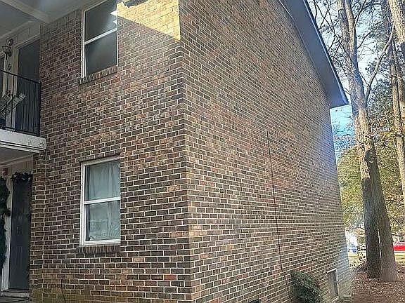 4th image of 823 N Park St