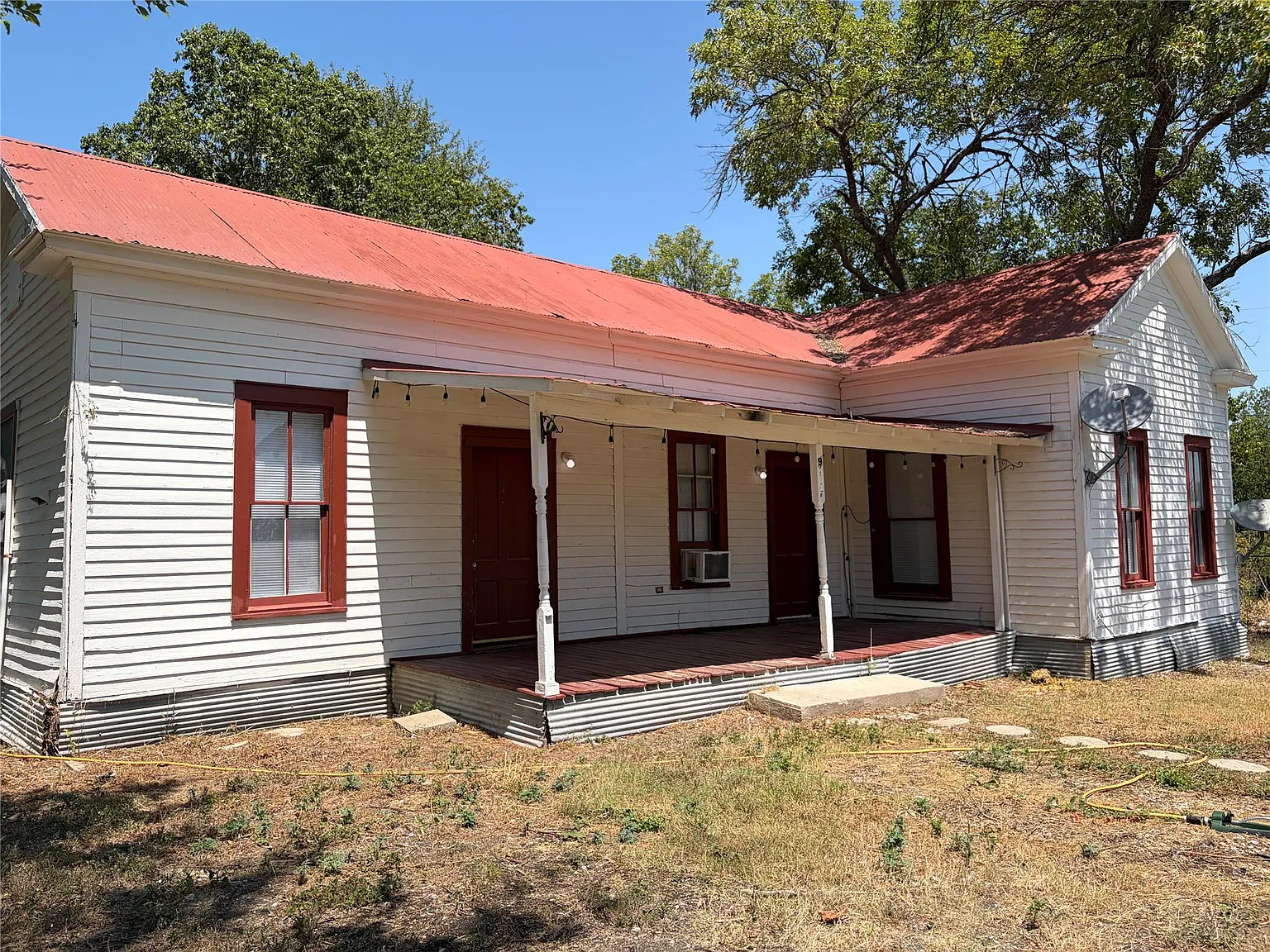 2 bed, 1.0 bath, 1200 sqft, $1,300 — Photo 1
