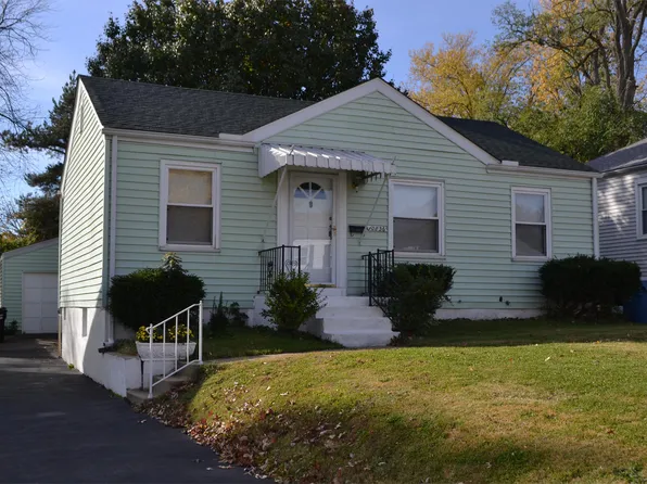 10836 Saint Francis Ln, Saint Ann, MO 63074