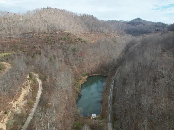 999 Long Branch Rd, Wooton, KY 41776