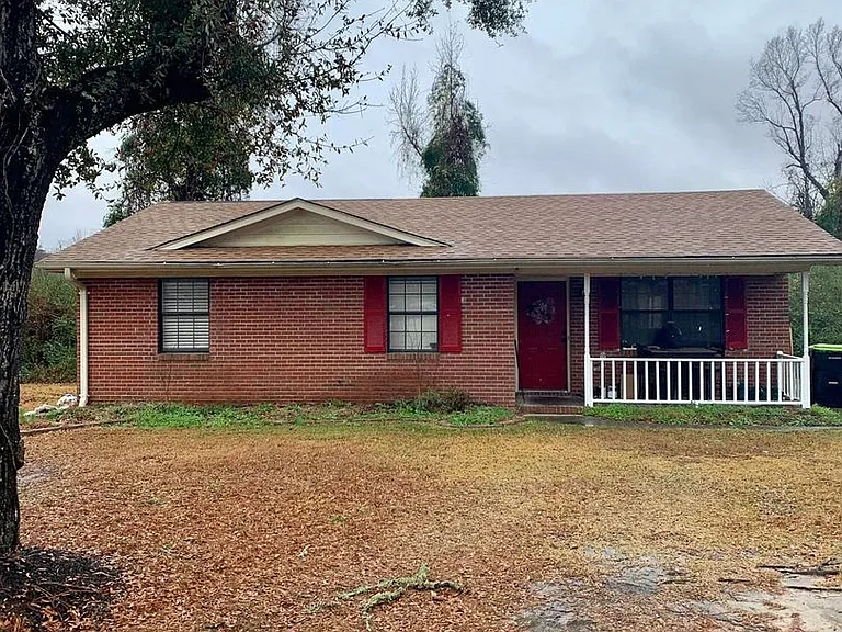 124 Hampton Dr — Photo 1