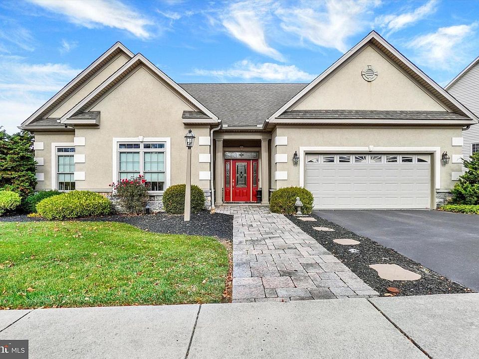 1st image of 10 Azalea Dr