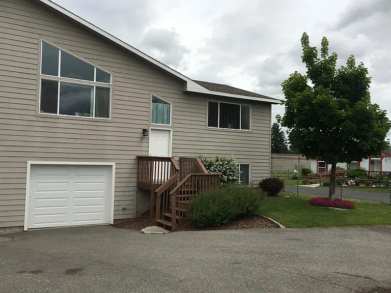 813 N Coach Ln — Photo 7