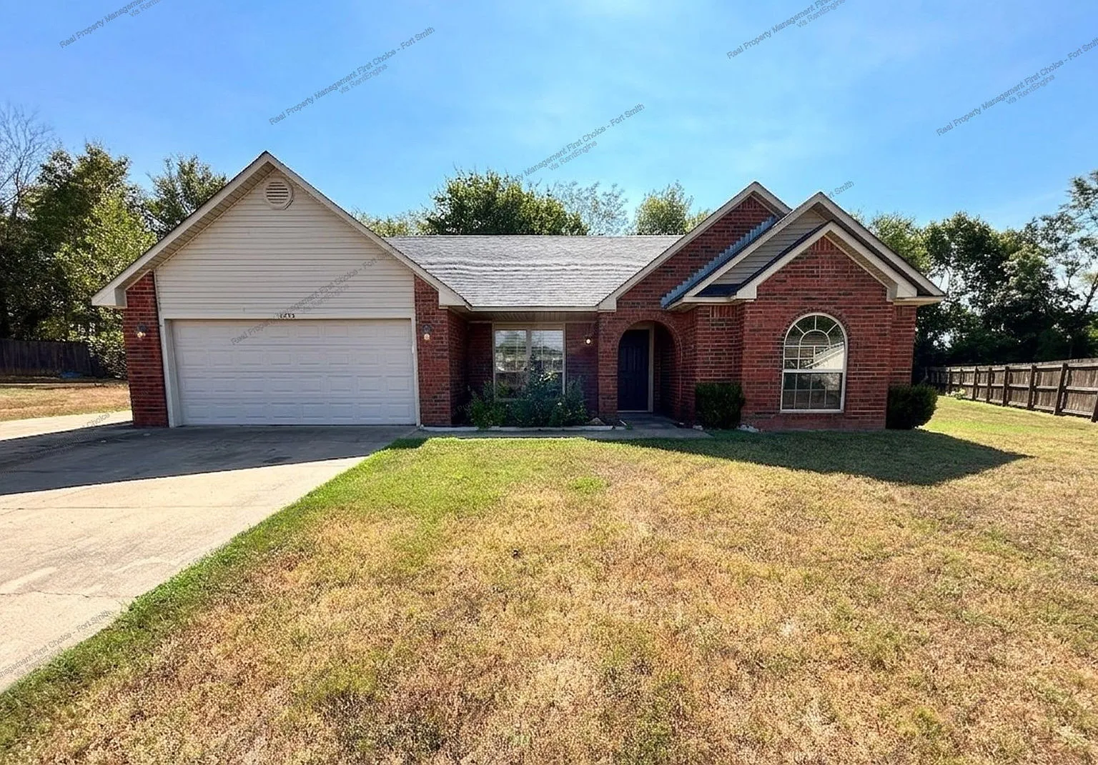 4 bed, 2.0 bath, 1696 sqft, $1,800 — Photo 1