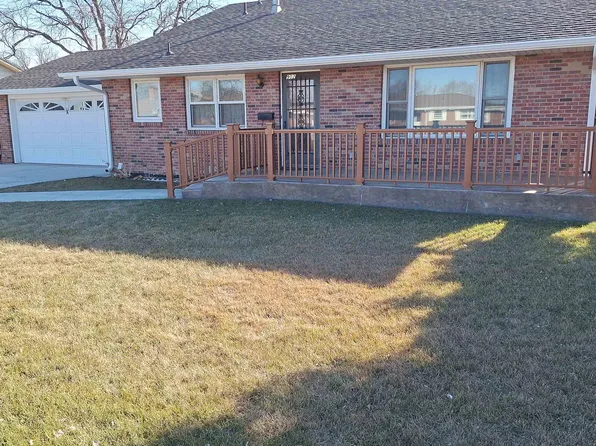902 Cedarberry Rd, North Platte, NE 69101