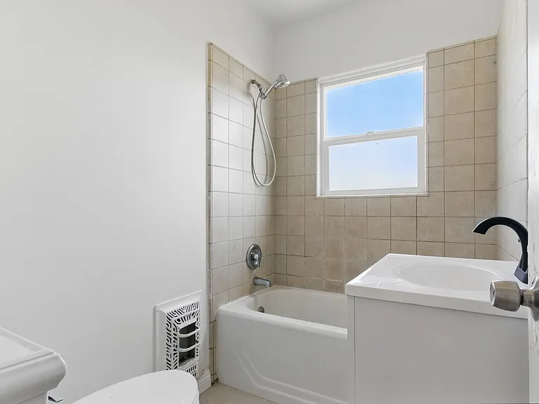 809 Water St — Photo 10