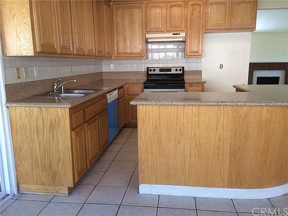 Eat in Kitchen, granite counters, beautiful oak cabinets, co