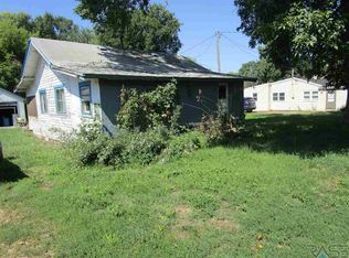 6105 Village Rd, Madison, SD 57042