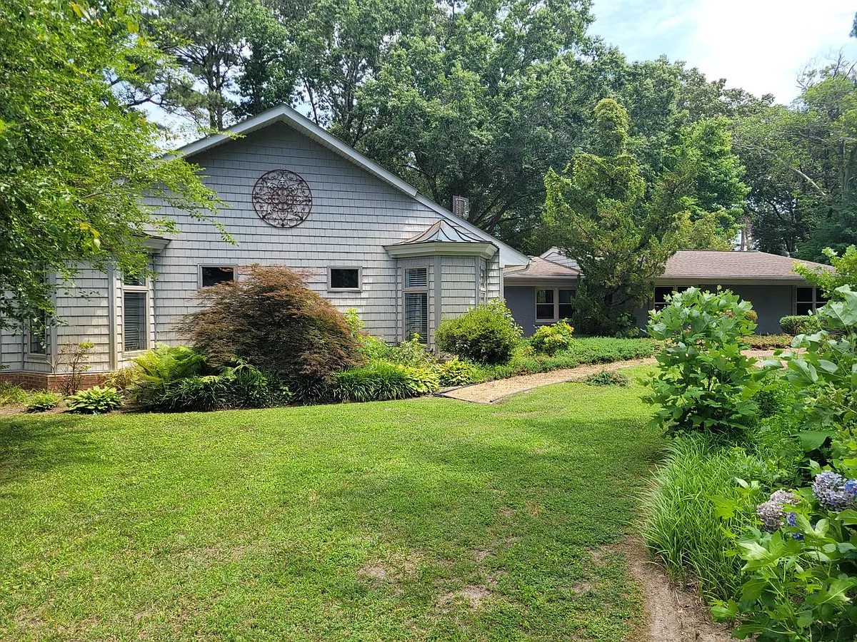 Building Photo - 3824 Thalia Dr