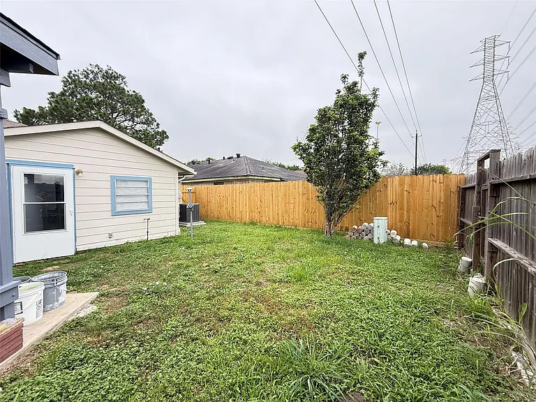 10807 Emery Dr — Photo 17