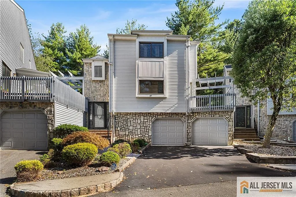 14 Snowbell Ct photo 1