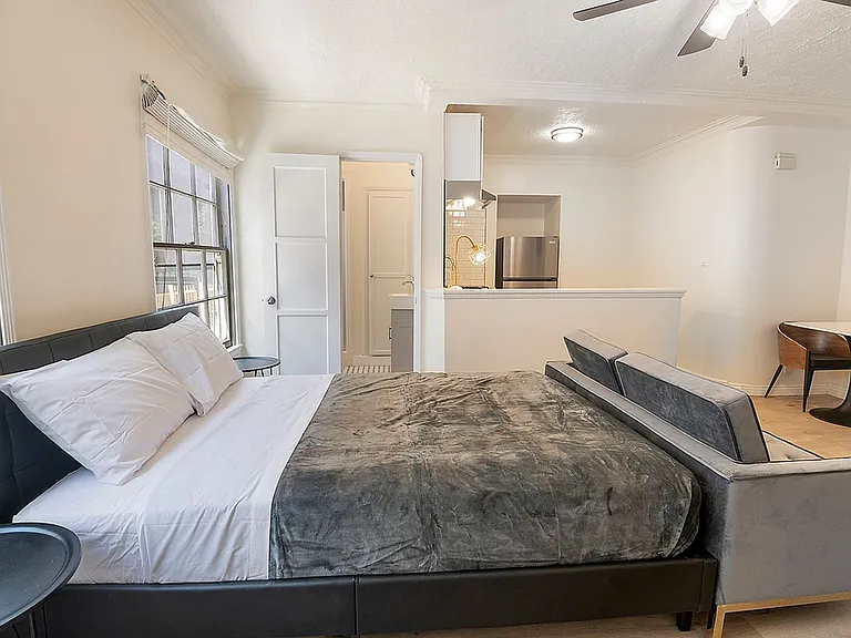 Crenshaw Park Apartments — Photo 10