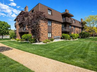 2117 Porte Deleau Ct APT 302, Highland, IN 46322