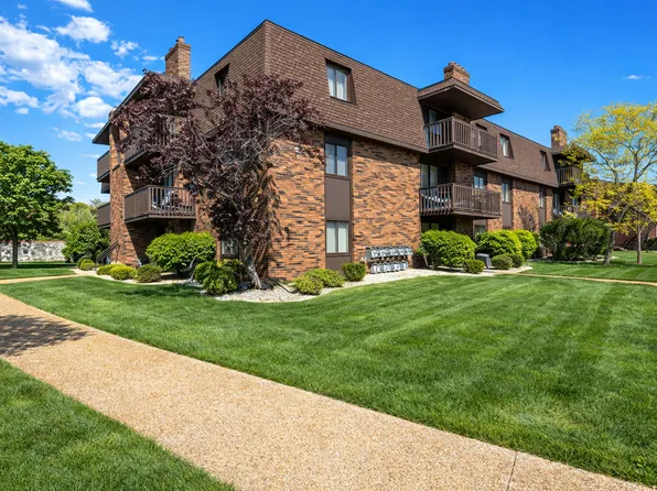 2117 Porte Deleau Ct APT 302, Highland, IN 46322