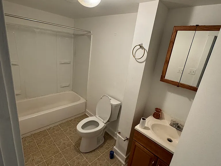 1640 Allengrove St #1 — Photo 7
